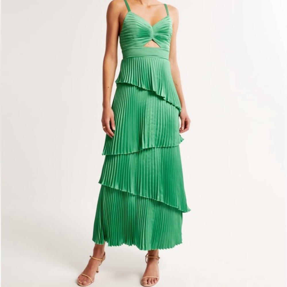 A&F Giselle Pleated Tiered Maxi Dress (Petite)